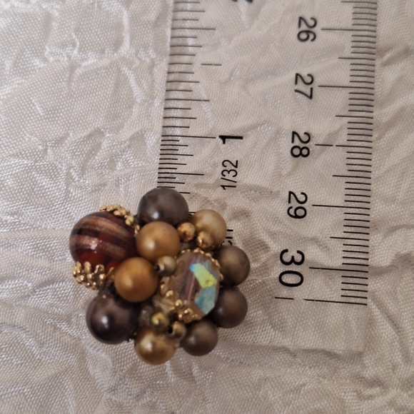 Vtg Cluster Beaded Clip-on Earrings Brown Tan Faux Pearl AB Crystal Glass Japan - Picture 8 of 8